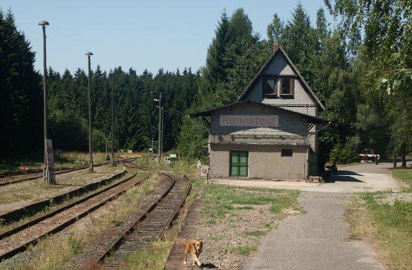Der Kopfbahnhof Rennsteig tumt verlassen vor sich hin
Mai 2004