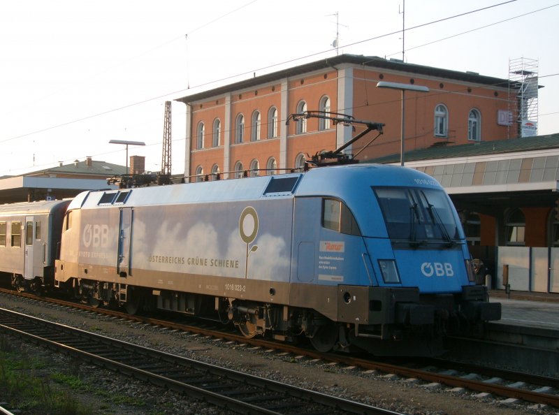 Der Kyoto-Taurus 1016 023-2 im Abendlicht des 3.10.2007 in Passau