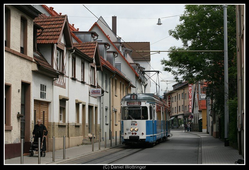 Der letzte einzelfahrende GT6 in Heidelberg ist der 241. Hier an der Odenwaldstrae in Kirchheim, 07. Juni 2009.