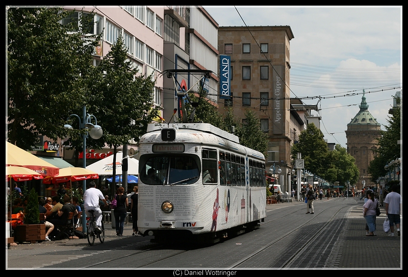 Der letzte sechsachsige Einrichtungsd�wag mit der Charakteristischen Ein-Lichtfront am 18. Juni 2009 am Strohmarkt. 