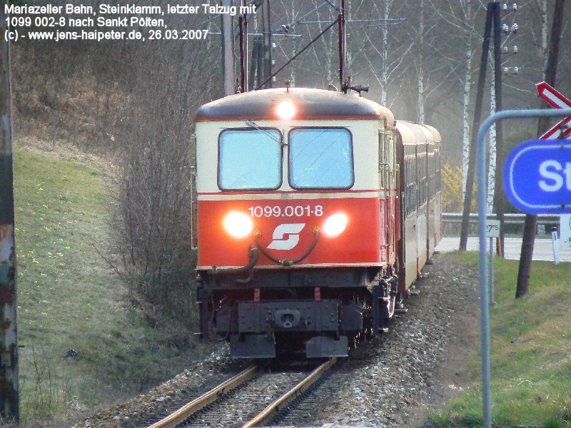 Der letzte Talzug von Mariazell bei der Einfahrt in Steinklamm. Foto: 26.03.2007