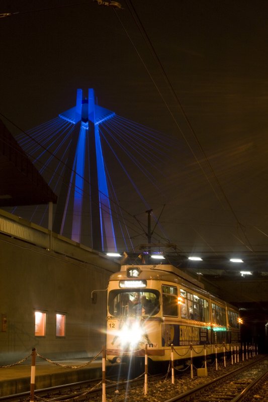 Der letzte Zug der Linie 12 - Kurs 12 47 - am Ostausgang. 