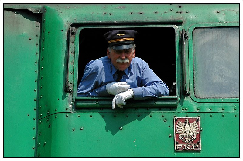 Der Lokf�hrer der „sch�nen Helena“ - Pm36-2, aufgenommen am 3.5.2008 w�hrend der Dampflokparade in Wolsztyn.