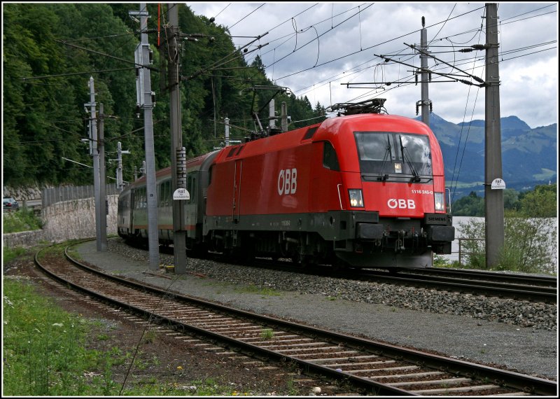 Der MARIA THERESIA kommt: 1116 245 fhrt mit dem OEC 160  MARIA THERESIA  von Wien West komment in den Bahnhof Kufstein ein. Nach kurzem Aufenthalt geht es weiter nach Zrich HB. (04.07.07)