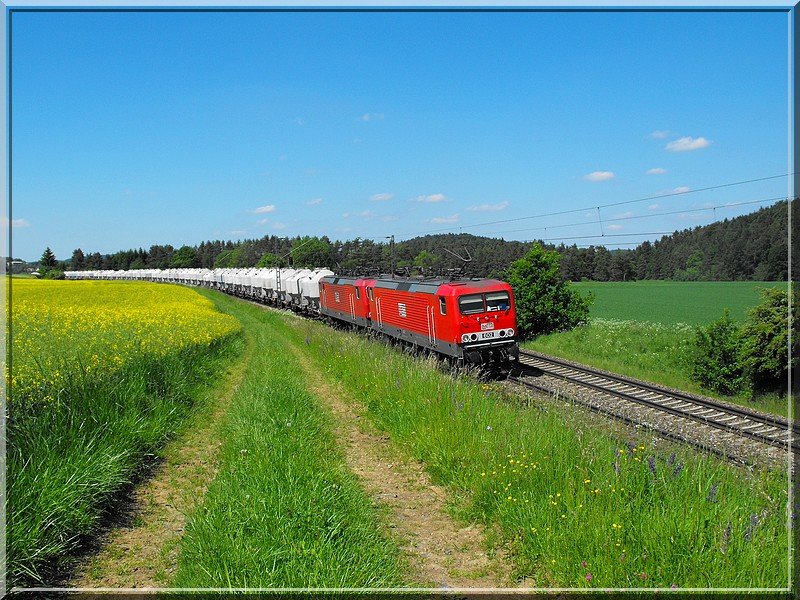 Der MEG Zementzug rollt bei bestem Frhsommerwetter nach Regensburg.(Parsberg,23.05.2009)