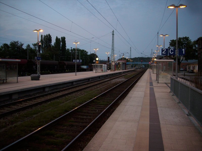 Der Menschenleere Bahnhof Bergen/Rgen am Abend vom 09.September 2009.
