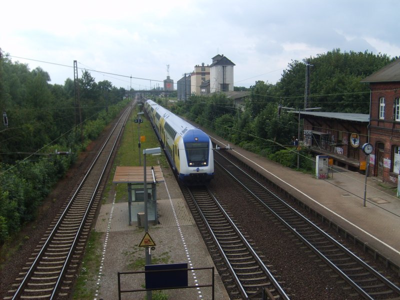 Der metronom von Gttingen nach Uelzen wird am 7.7.07 von der 146-16 mit dem Taufnamen  Celle  durch Barnten geschoben und hlt wenige Minuten Spter planmig in Sarstedt
