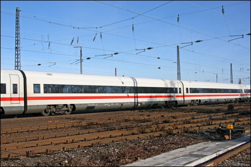 Der Mittelwagen 70 80 10-95 704-9 (2.Klasse) eingereiht im MET als InterCity 1811  Loreley  nach Stuttgart Hbf. (13.01.2008)