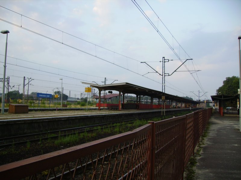 Der Mittlere Bahnsteig des Bahnhofs Tarnowskie Gory! (Sommer 2006)