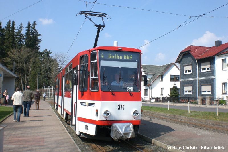 Der modernisierte KT4-D Triebwagen 314, erreichte am 7.4.2008 die Endstelle Tabarz.