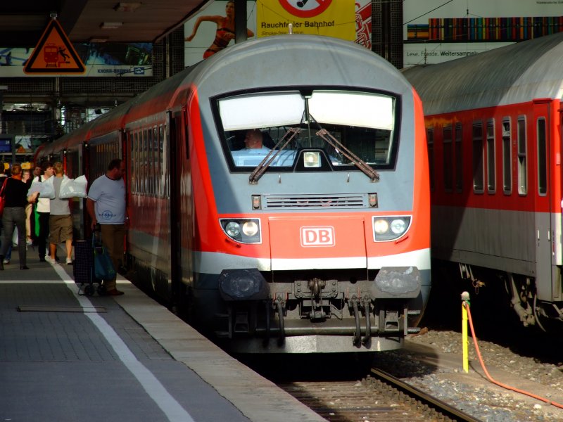 Der  Mnchen-Nrnberg-Express  am 30.06.2007 in Mnchen Hbf.