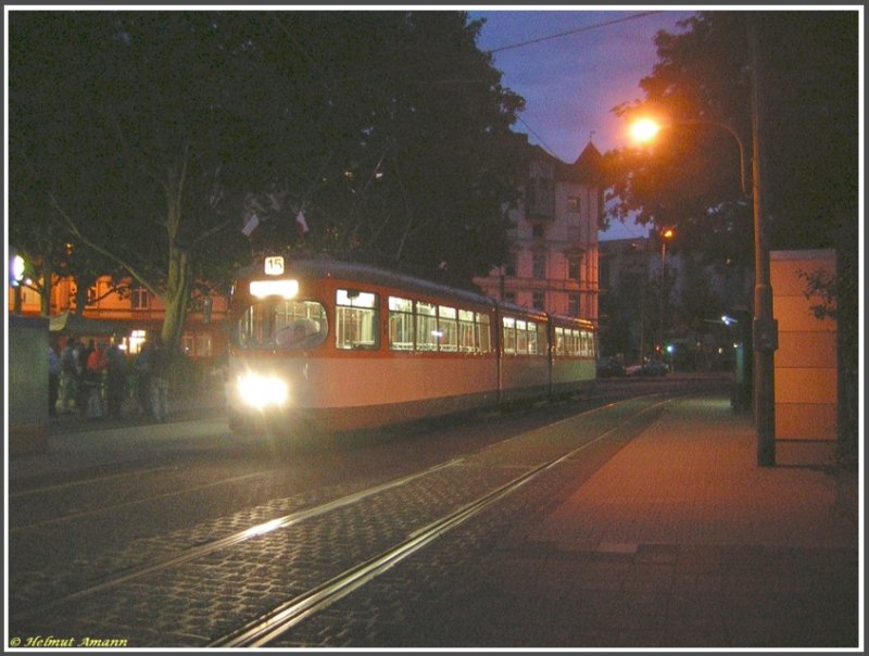 Der Museumstriebwagen 112 der Bauart N (ex 812 Baujahr 1963 DWAG) am 17.06.2007 an der Haltestelle Lokalbahnhof bei der Abschiedsfahrt fr die Wendeschleife am Prfling, die ab 17.06.2007 Betriebsschlu auer Betrieb gesetzt wurde. Nach diesem Fotohalt sollte es zur endgltig letzten Fahrt durch die Wendeschleife Prfling kurz vor Mitternacht gehen, doch es kam anders........