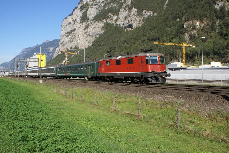 Der nchste Gotthard-IR war am 7.10.09 mit der Re 4/4 II 11199 bespannt.