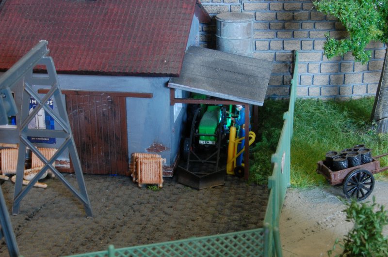 Der nchste Winter kommt bestimmt - dann muss der Schneeschieber wieder fit sein. (Auf dem Bild leider nicht gut zu sehen: Die aufblitzende Schweisslichtbirne)