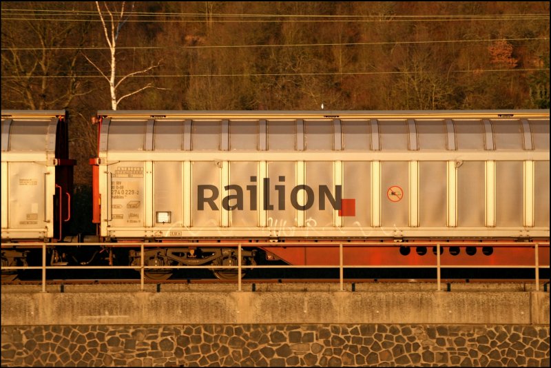 Der Name der fr die erste Europische Gterbahn steht: RaiLioN.
(09.02.2008 bei Linz (Rhein).