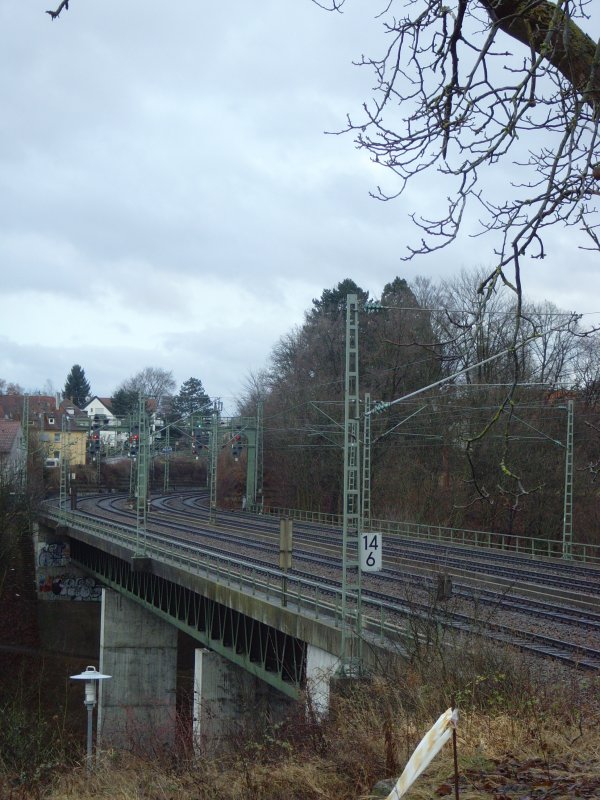 Der Nesenbachviadukt bei Stuttgart-Vaihingen. ber ihn verluft die Gubahn. (KBS 740 Stuttgart - Singen) 23.01.09