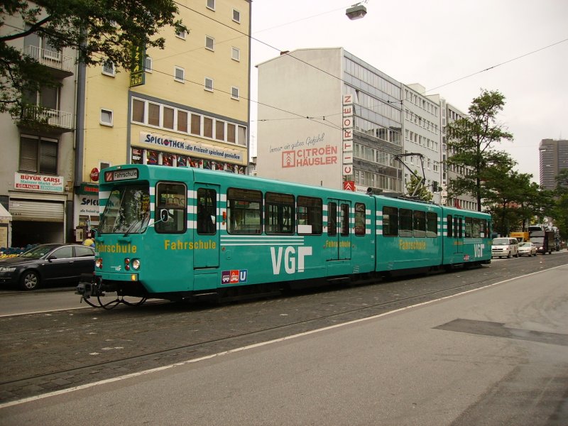 Der  neue  Pt FaHrschulwagen am Morgen des 6.10.2006 auf der Mainzer Ldstr. in Hhe der Speyrer Str. auf der Linie 11 in Richtung Hchst.