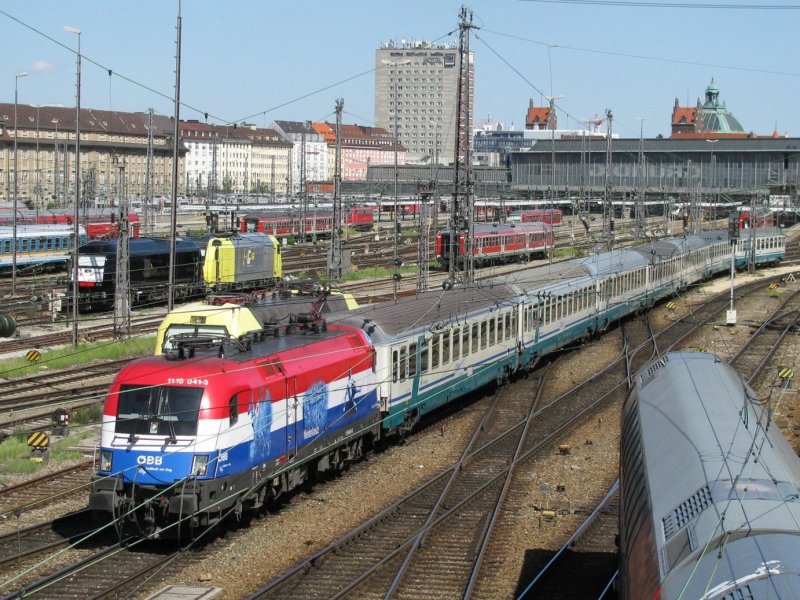Der Niederlande Taurus war am 7.8.2008 mit einem IC in M�nchen unterwegs.