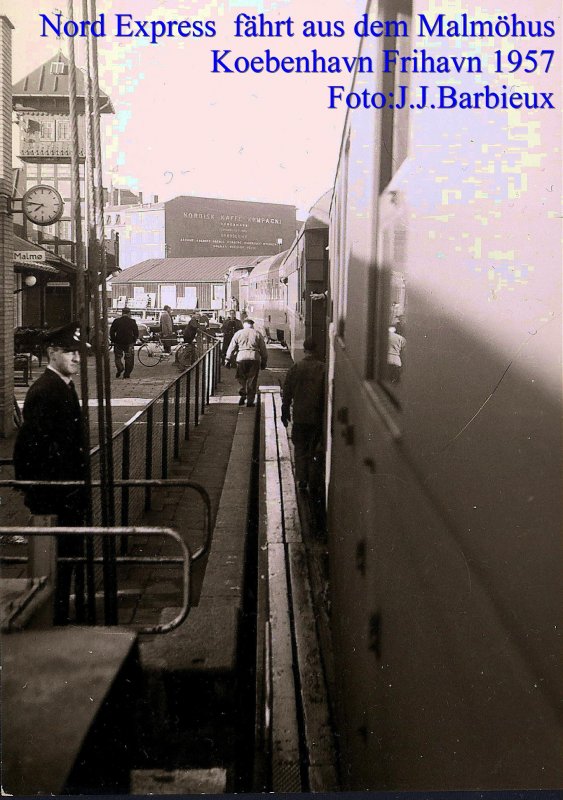 Der Nord Express (mit Skandinavien Italien Express gemischt), aus Stockholm und Malm, fhrt aus dem Fhrschiff Malmhus in Koebenhavn Frihavn. Das Bild habe ich aus dem SJ Sovvagn (Schlafwagen) Stockholm - Kopenhagen genommen. Vorner sind die zwei CIWL Schlafwagen : erstens ein YT Stockholm-Paris (ca. 36 Stunden und dann ein UH frisch neu Stokholm-Roma (genau 48 Stunden). Es waren noch 3 andere SJ Schlafwagen und ein SJ Postwagen, alle nur bis Kopenhagen.  Dieses Fhrschiff (1940 gebaut) war sehr unbequem, mit vielen Vibrationen. 
Foto : J.J. BArbieux