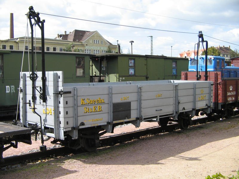 Der O-Wagen K347 ist mit einem Richtungspfeil versehen, auf einer Seite hatten die Schmalspurwagen eine Trichterkupplung mit und auf der anderen Seite ohne Kupplungsbolzen, 15.09.07