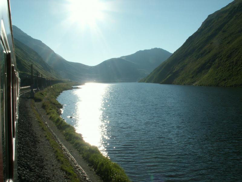 Der Oberalppass(2044 m)ist berwunden,jetzt geht es am Oberalpsee vorbei in Richtung Andermatt.14.07.05