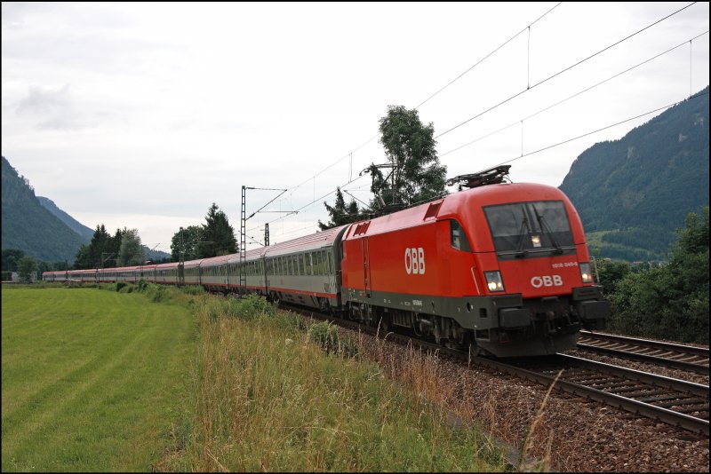 Der OEC mit dem, pers�nlich, sch�nsten Namen: 1016 040 hat bei Oberaudorf den OEC 564  KUFSTEIN - DIE PERLE TIROLS  von Wien West nach Innsbruck am Haken. (04.07.2008) 
