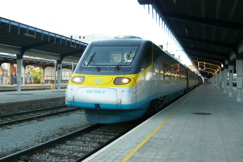 Der Pendolino BR 682 der Tschechischen Bahnen steht in Wien Sd (Ostseite) fr die Abfahrt nach Prag bereit.