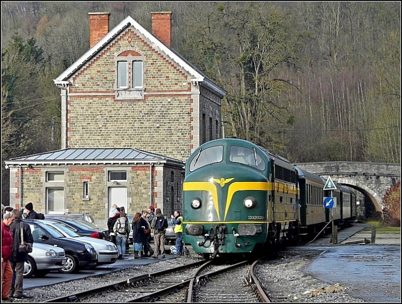 Der PFT Sonderzug aufgenommen am 07.12.08 nach seiner Ankunft im schn restaurierten Bahnhof von Spontin. (Jeanny)