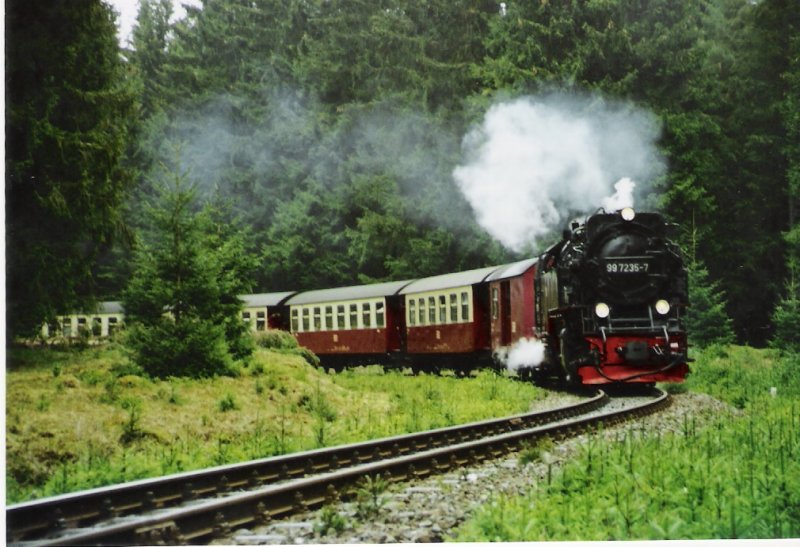 Der Planzug nach Nordhausen wird in 6 min den Haktepunkt Sorge erreichen und durchqurt hier gerade den Wald bei Elend.
3.4.2007 ca. 16:06