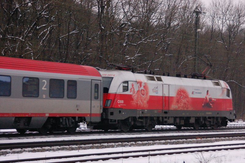 Der  Pole  schiebt am vierten Advent `08 den EC 113 zwischen Stuttgart und Mnchen nach. 1116 087-6 auf der KBS 980 kurz vor Offingen.