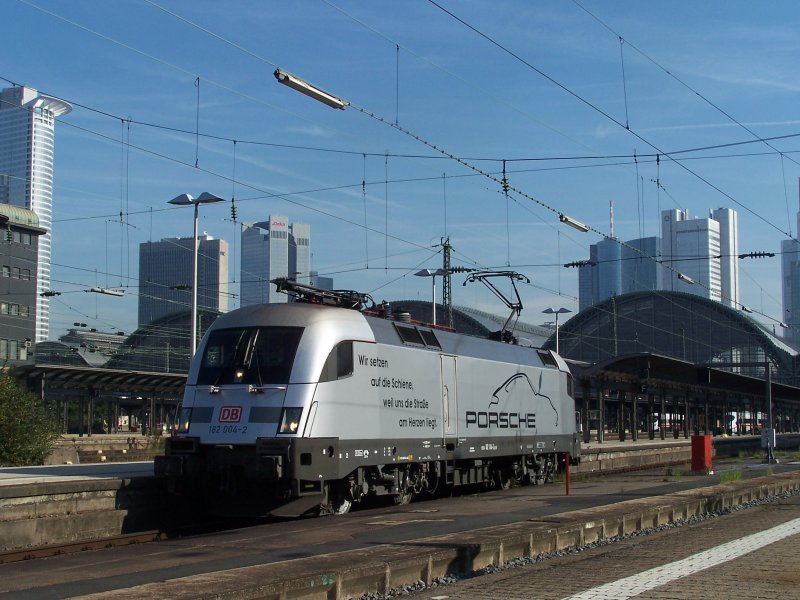 Der Porschetaurus (182 004) anlsslich der IAA am 22.09.2007 vor der Frankfurter Skyline