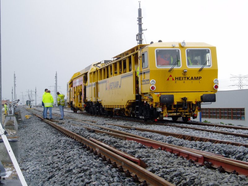 Der Prototyp 09-32 4S Dynamic der Firma Heitkamp Rail bei einem ihrer ersten Einstze im Februar 2004 in Holland.