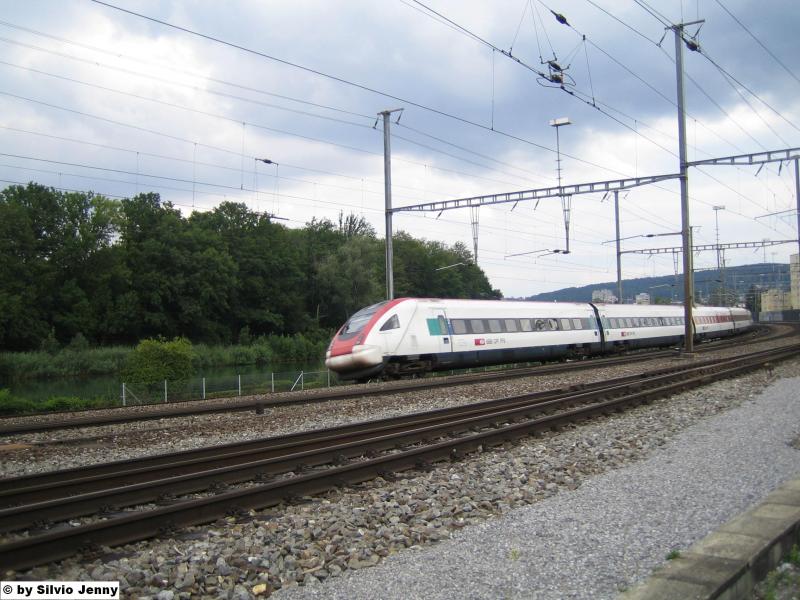 Der RABDe 500 009 ''Friedrich Drrenmatt'' fuhr am 13.8.05 als Dienstzug durch Dietikon, nachdem er fr einen Extrazug anlsslich der Street Parade gebraucht wurde.