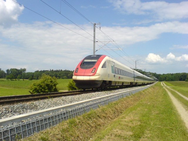 Der RABDe 500 037 zwischen Lengwil und Siegershausen. 