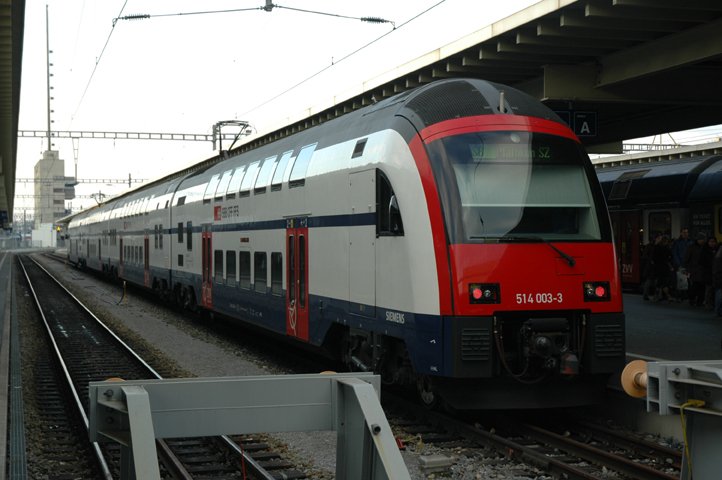 Der RABe 514 003 als S8 18859 Winterthur-Pfffikon SZ. Es ist meine erste DTZ-Sichtung auf der S8 am 15.12.07 im HB.