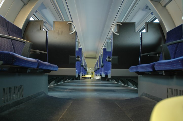 Der RABe 514 007 an der Austellung  Zugfhrung  in Zrich Herdern am 11.11.2007. Gut zu sehen sind die  schwebenden  Sitze.