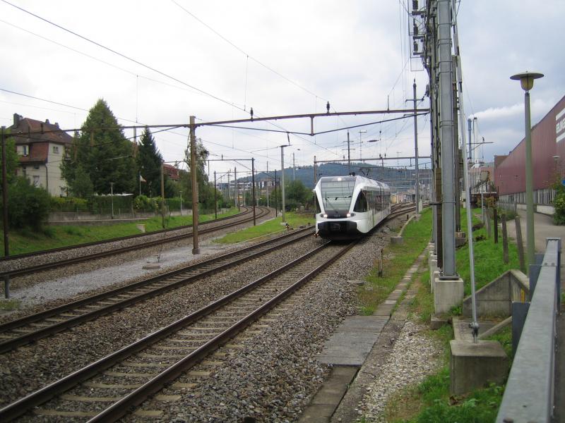 Der RABe 526 732-3 verliess am 18.9.05 W'thur Grze als S35 nach Winterthur.