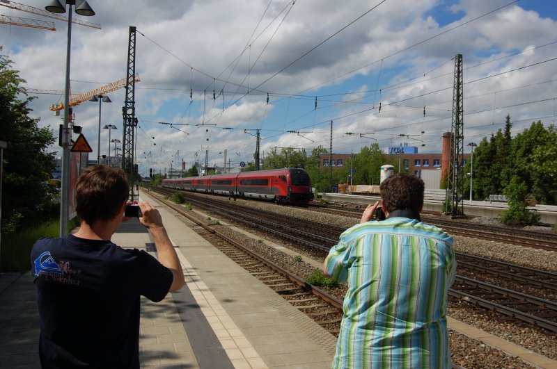 Der Railjet war ein beliebtes Fotoobjekt. Mnchen, 16.05.2009