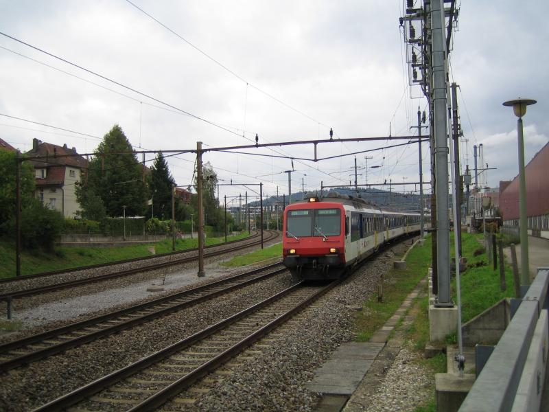 Der RBDe 560 045-7 ''Glovelier'' verliess am 18.9.05 W'thur Grze als S26 nach Winterthur.