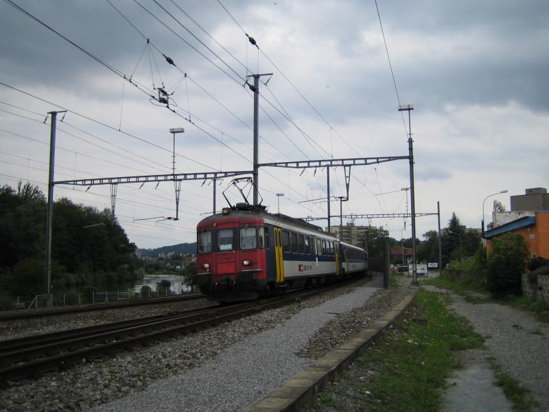 Der RBe 540 038-7 fuhr mit einem fr die Street Parade bentigten Extrazug als Dienstzug in den RBL, Dietikon 13.8.05.