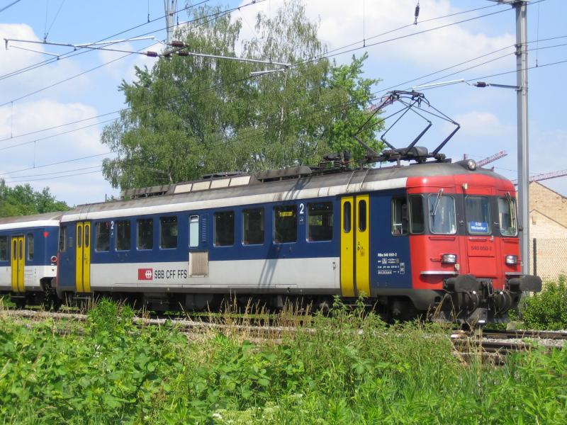 Der RBe 540 050-2 wartete am 18.6.05 in Oberwinterthur an einem roten Signal.