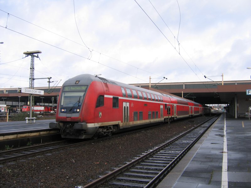 Der RE 1 nach Achen am 02.02.2008 im Dsseldorfer Hbf