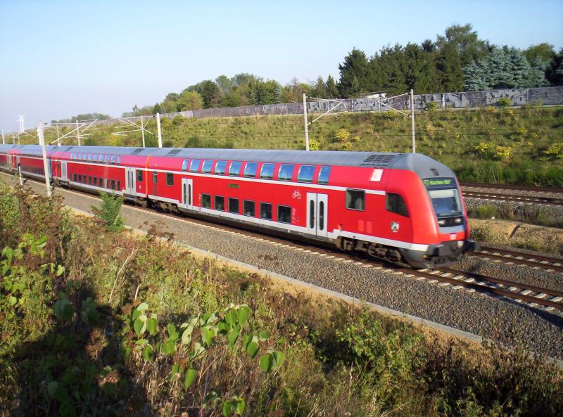 Der RE 1  NRW-Express  auf dem Weg nach Aachen Hbf, hier bei Merzenich auf der KBS 480. 22.09.05