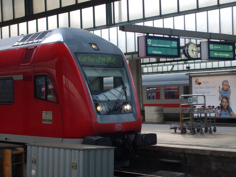 Der RE 19126 von Stuttgart nach Karlsruhe. Stuttgart, 26.04.09
