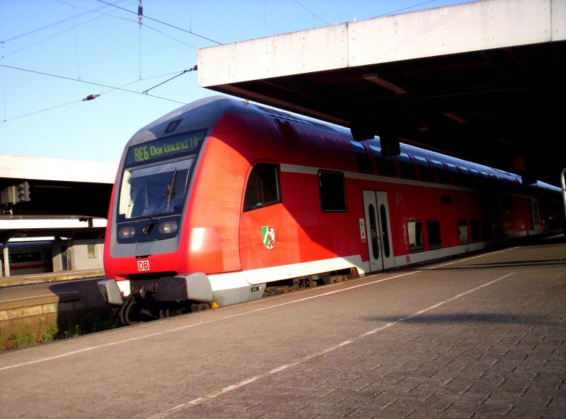 Der RE 6  Westfalen-Express  von Minden(Westf) zur Weiterfahrt nach Dortmund Hbf hier in Hamm(Westf)