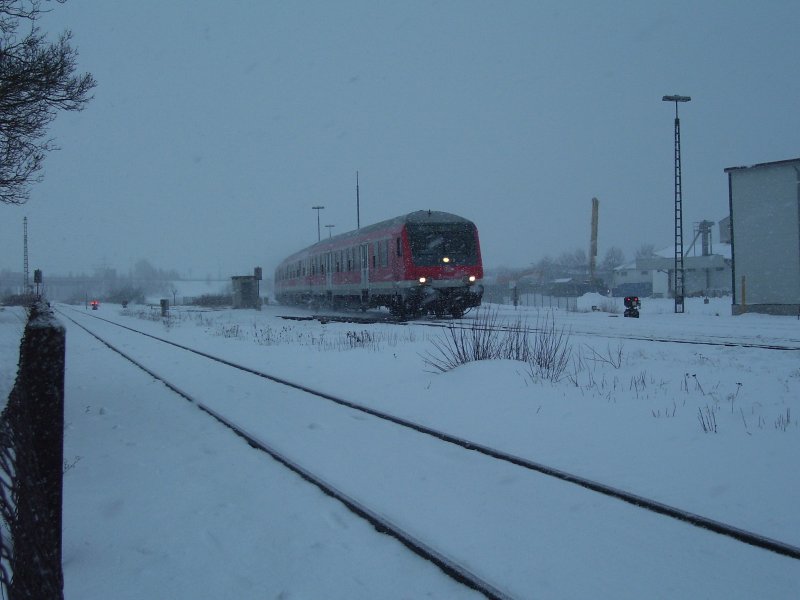 Der RE nach M�nchen f�hrt am 17.2.2009 in Buchloe ein.