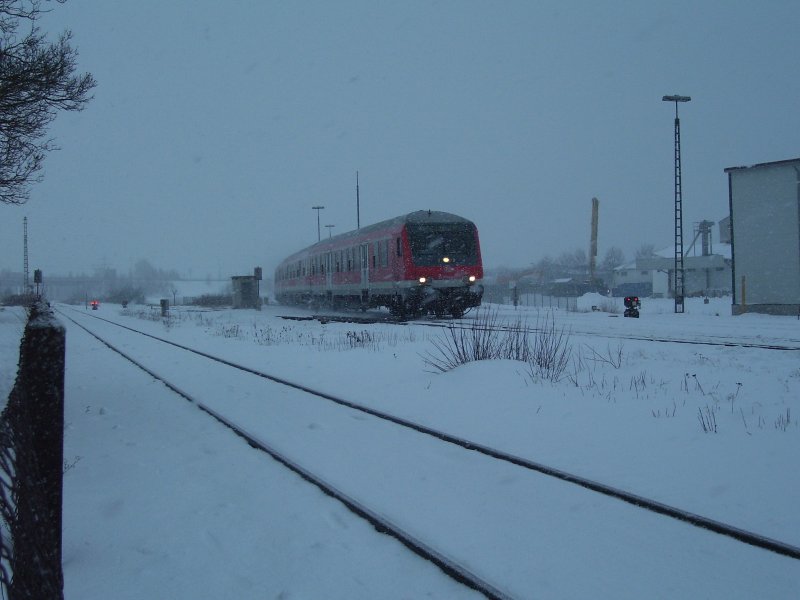 Der RE nach Mnchen fhrt am 17.2.2009 in Buchloe ein.