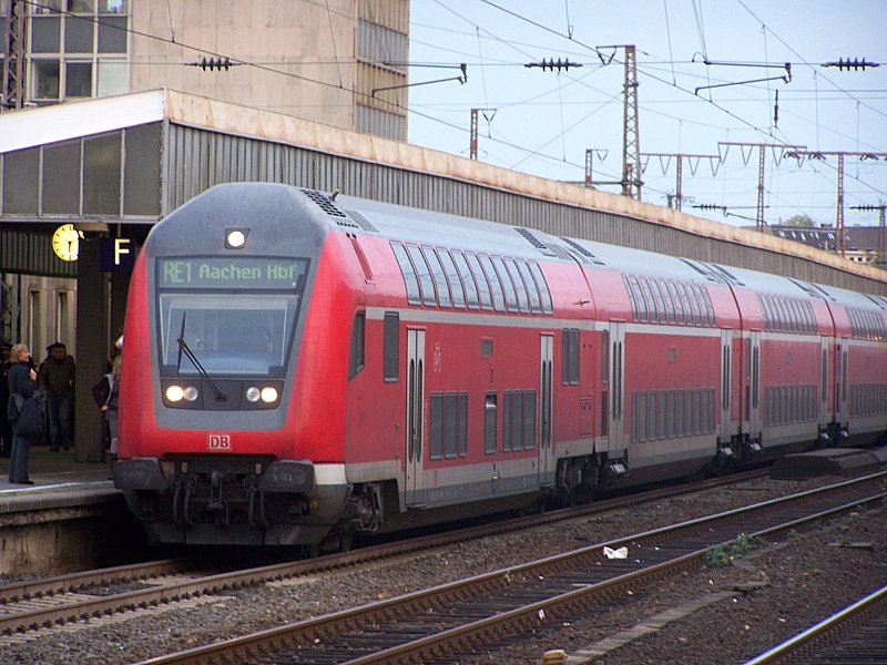 Der RE1 nach Aachen im Essener Hbf am 20.10.07