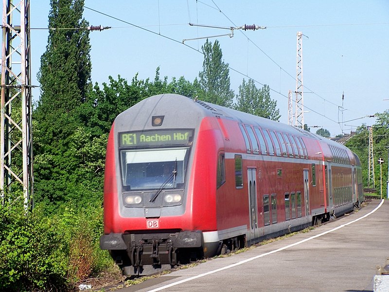 Der RE10130(RE1) fhrt in Mlheim(Ruhr) Hbf ein und wird nach kurzem Aufenthalt weiter nach Aachen Hbf fahren. 20.05.08