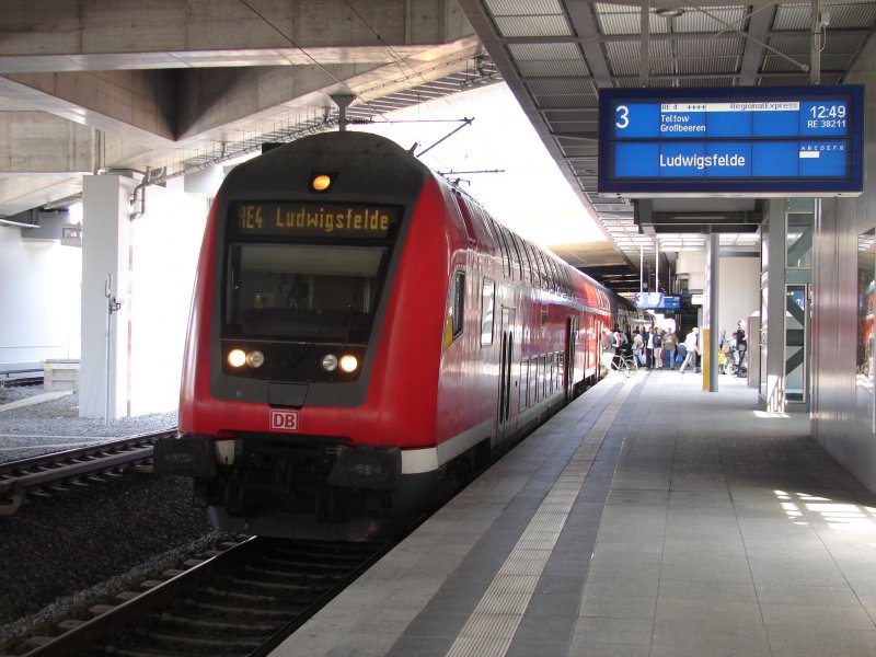 Der RE4 nach Ludwigsfelde ber Teltow ist in Berlin Sdkreuz eingefahren. Aufgenommen am 09.08.07